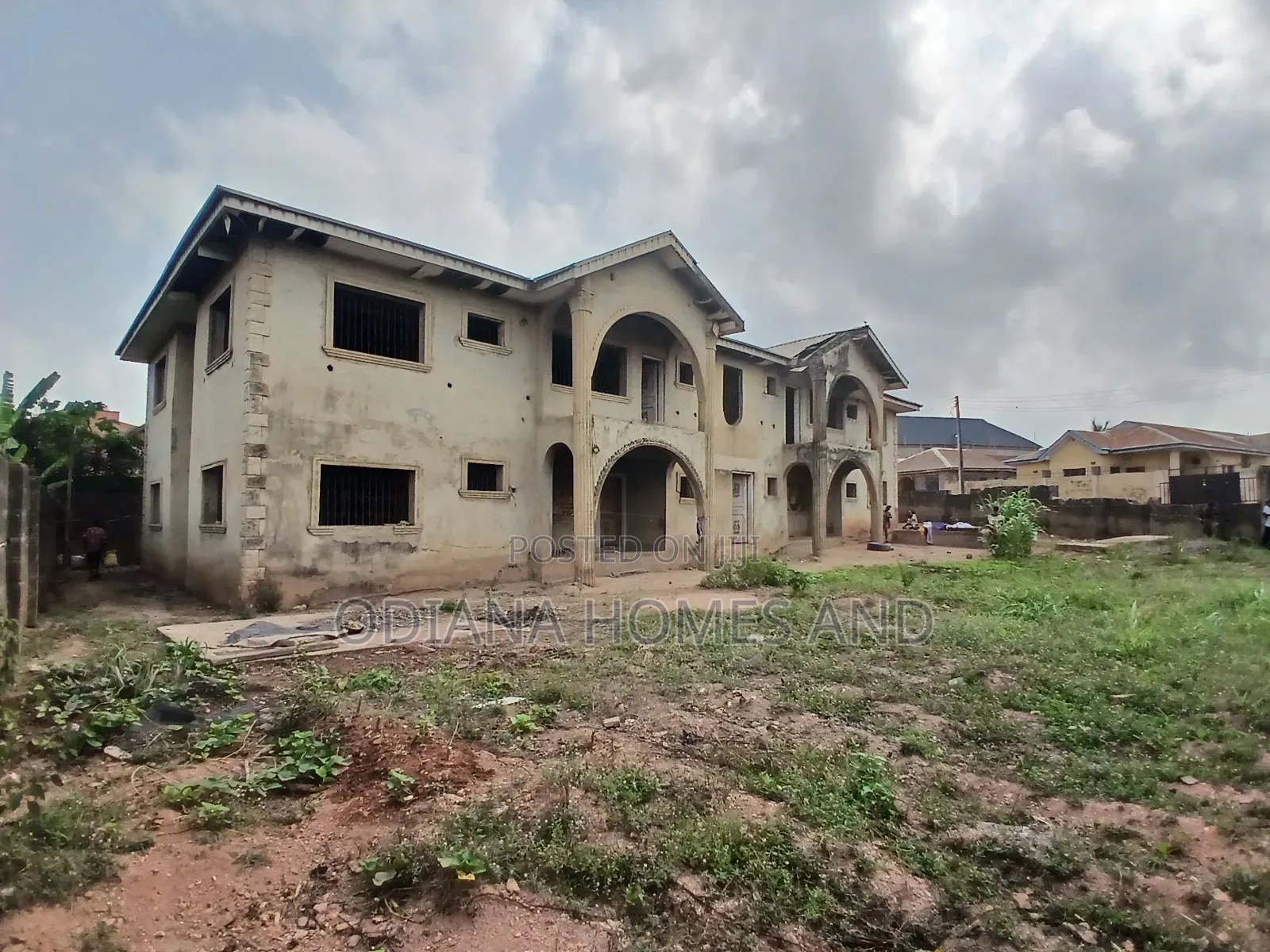12bdrm Block Of Flats In Temidire Estate, Ologuneru For Sale in Ologuneru