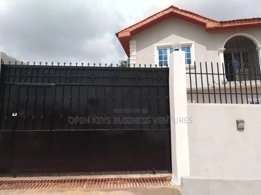 5bdrm Duplex in New Gbagi Market, Alakia for sale in Alakia