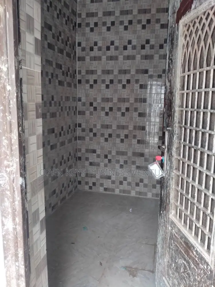 5bdrm Duplex in New Gbagi Market, Alakia for sale in Alakia