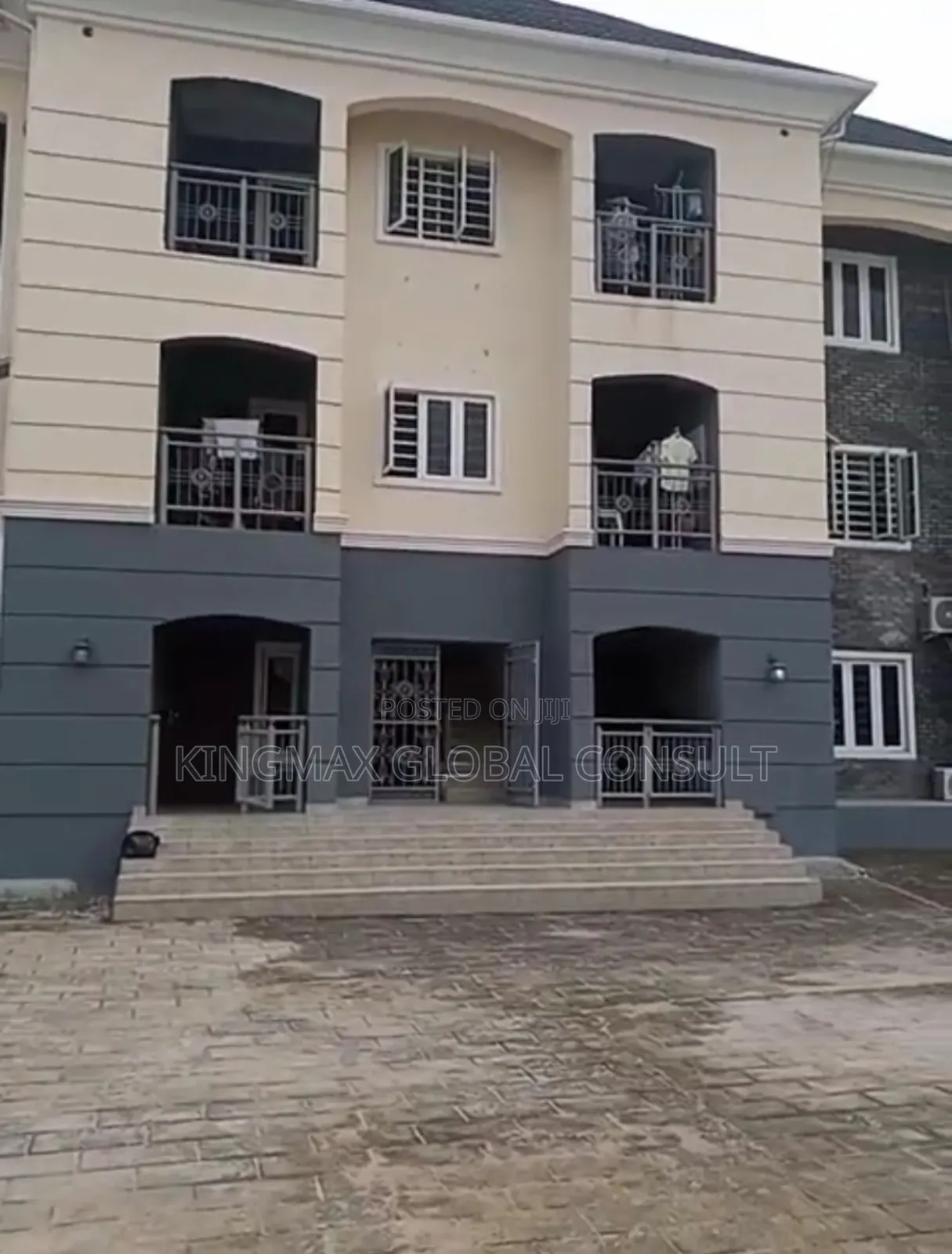 3bdrm Block Of Flats In Crd Lugbe For Sale in Lugbe District