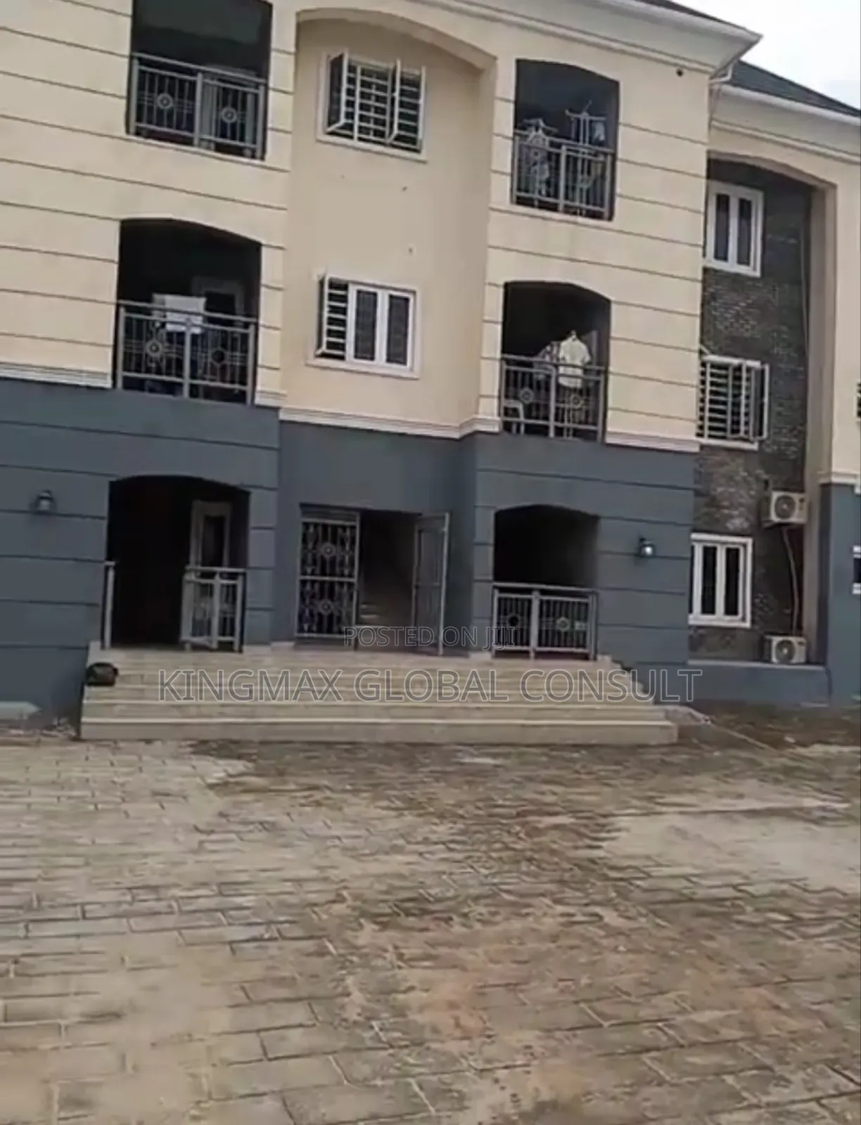 3bdrm Block Of Flats In Crd Lugbe For Sale in Lugbe District