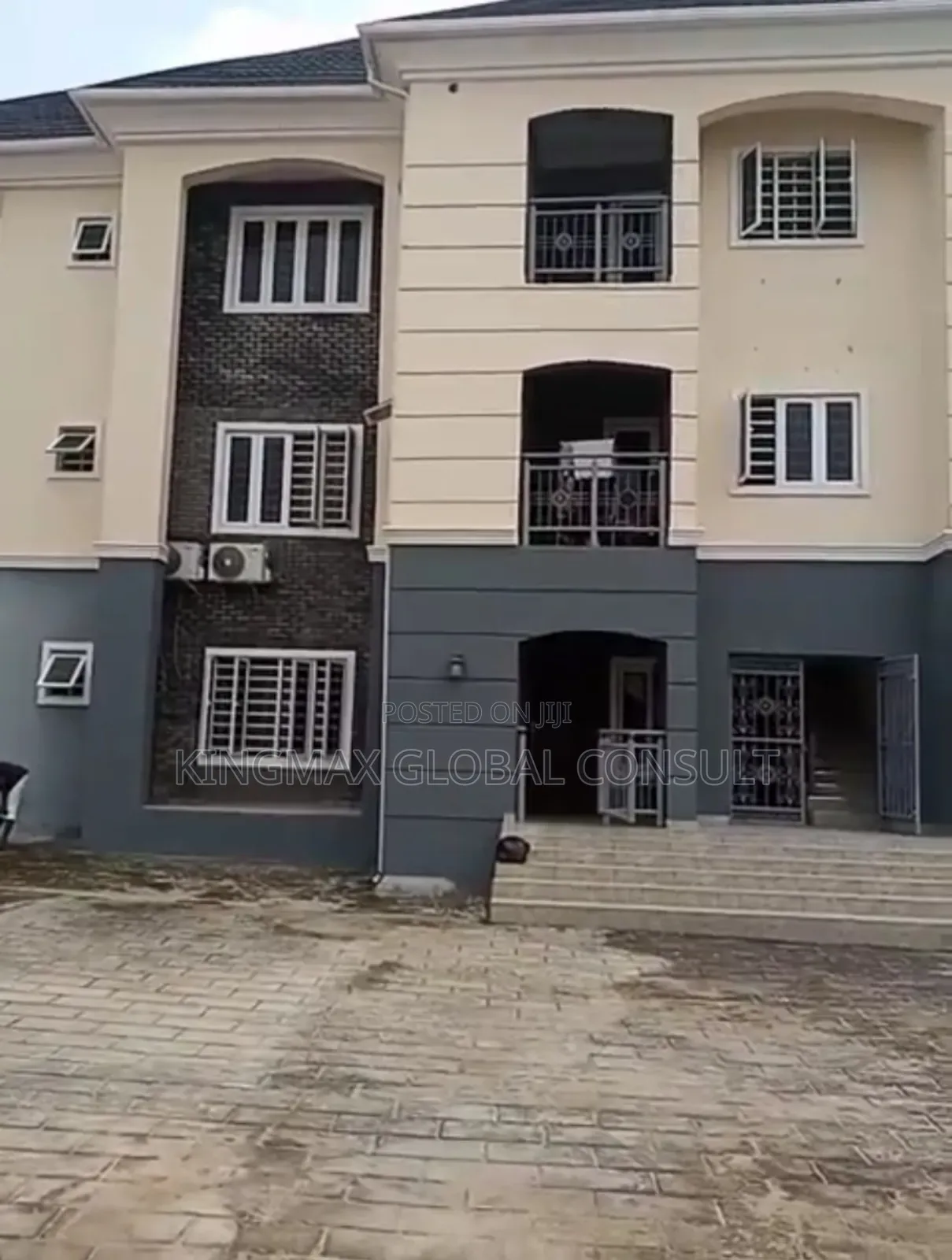 3bdrm Block Of Flats In Crd Lugbe For Sale in Lugbe District