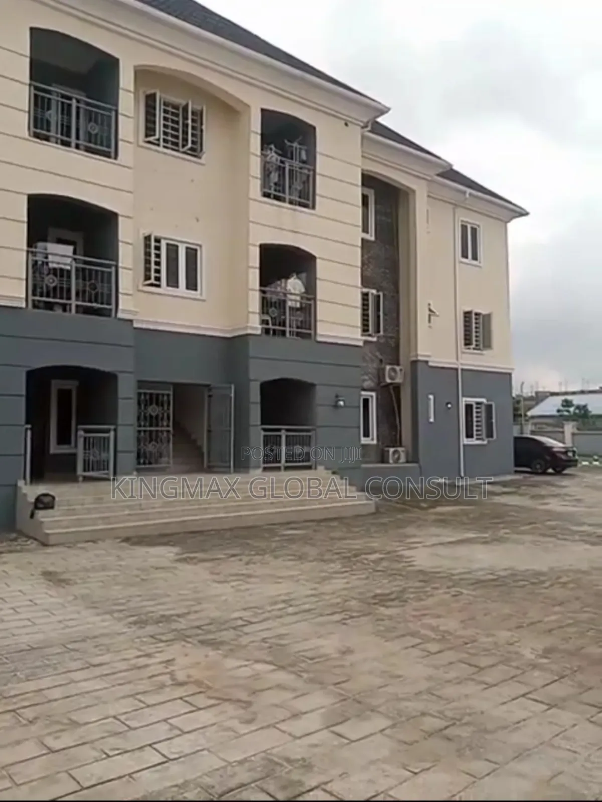 3bdrm Block Of Flats In Crd Lugbe For Sale in Lugbe District