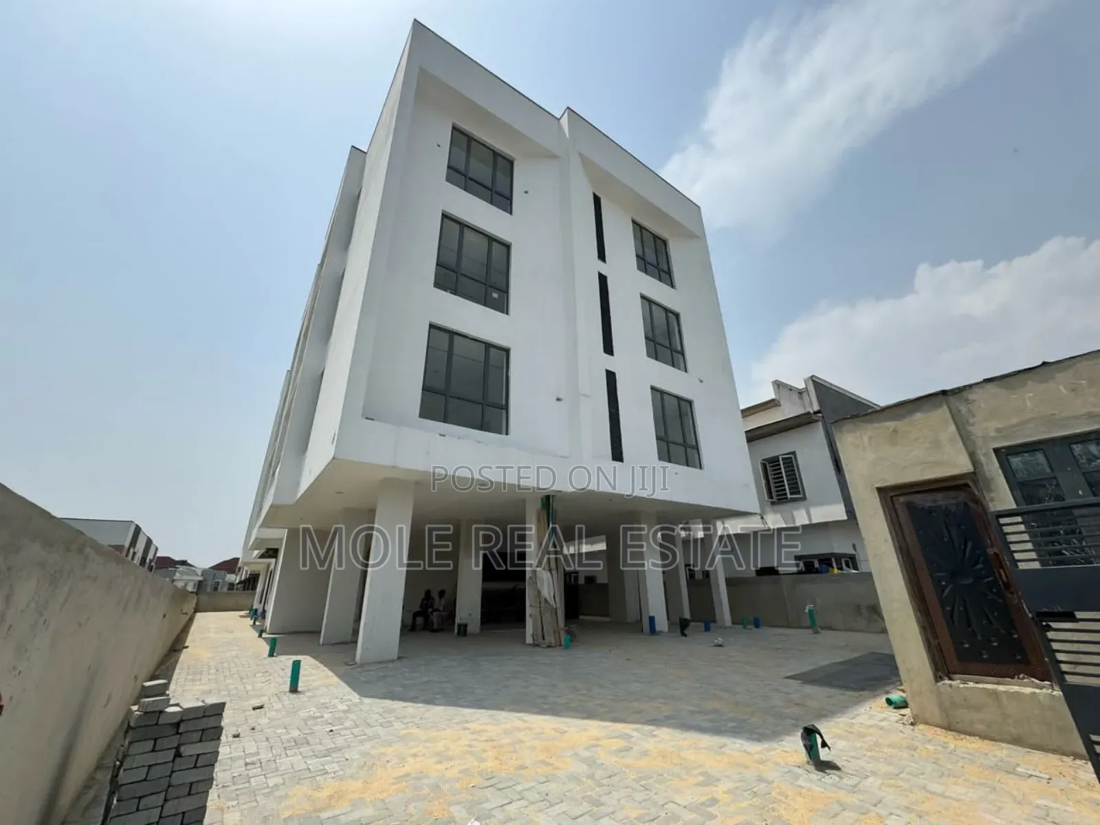 2 Bedroom Serviced Apartment Chevron Leki in Chevron