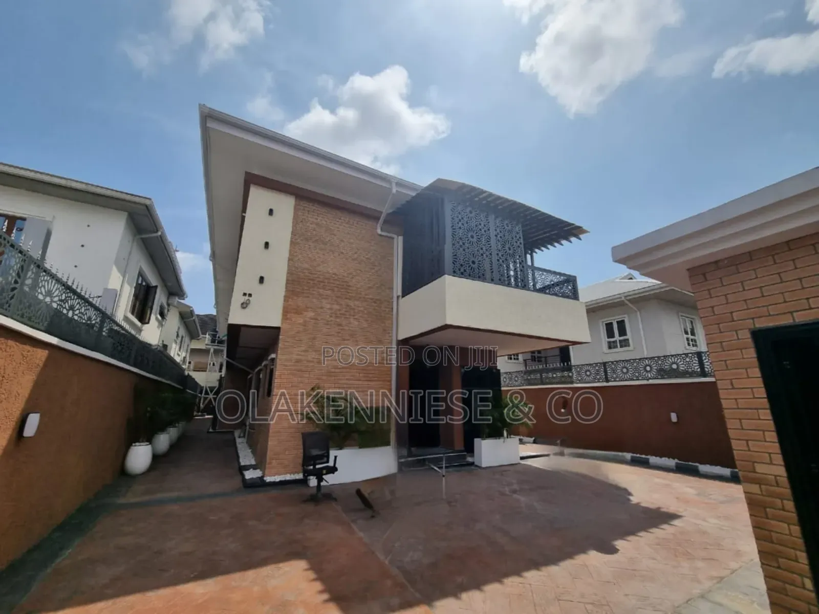 Furnished 5bdrm Duplex In Lekki Phase 1 For Sale in Lekki Phase 1