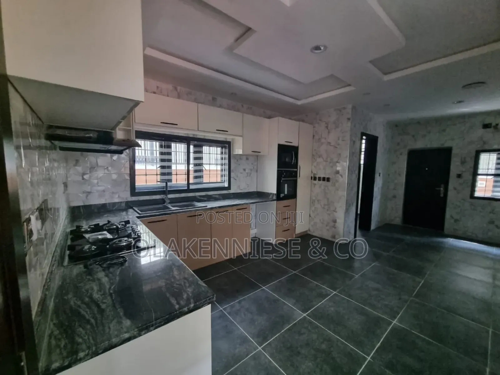 Furnished 5bdrm Duplex In Lekki Phase 1 For Sale in Lekki Phase 1