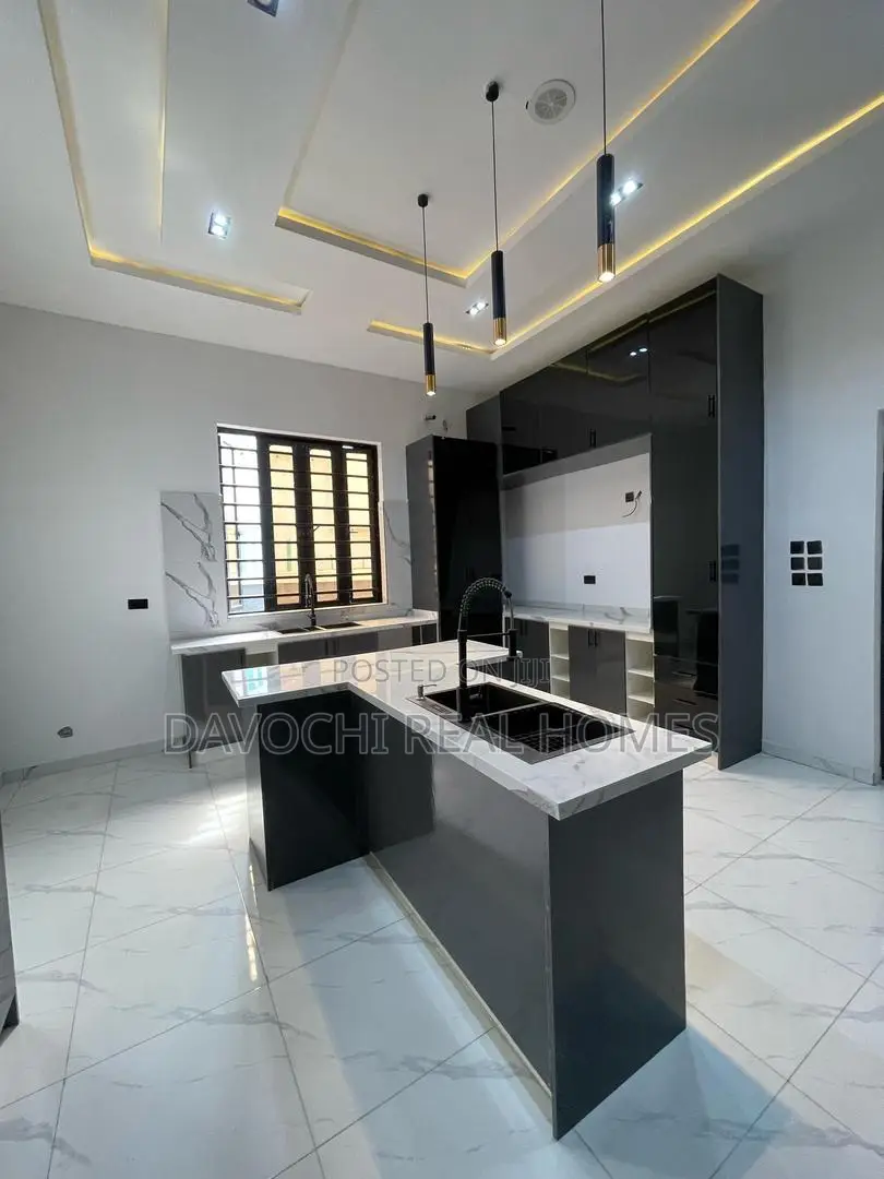 5bdrm Duplex in Ajah. for sale in Ado / Ajah