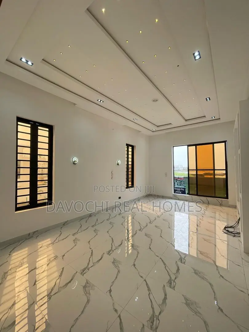 5bdrm Duplex in Ajah. for sale in Ado / Ajah
