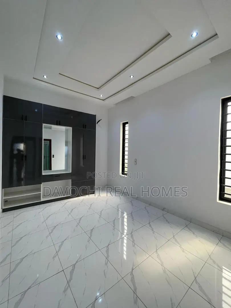 5bdrm Duplex in Ajah. for sale in Ado / Ajah