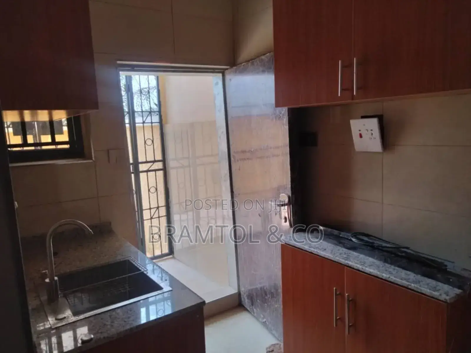 3bdrm Townhouse / Terrace in Apo District for rent in Apo District