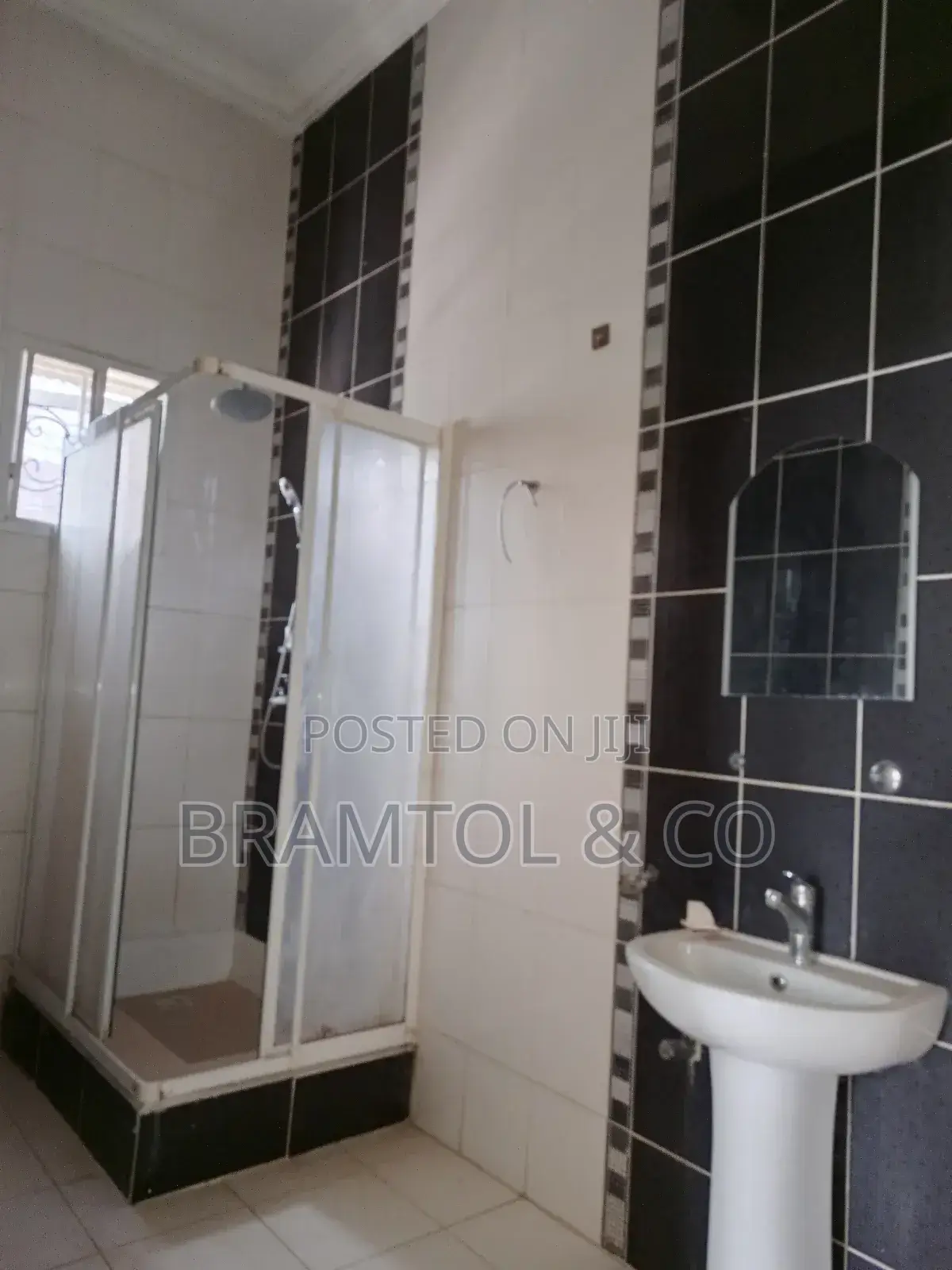3bdrm Block of Flats in Plus Bq, Wuye for rent in Wuye