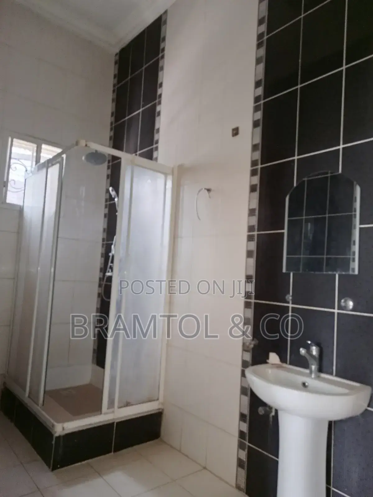 3bdrm Block of Flats in Plus Bq, Wuye for rent in Wuye
