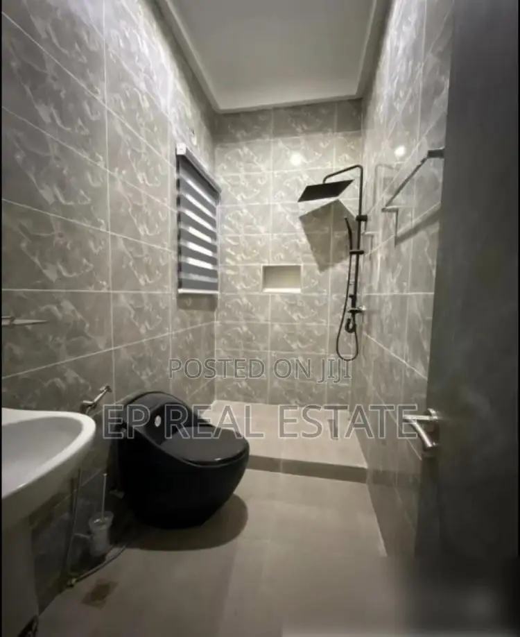 5bdrm House in Guzape District for sale in Guzape District