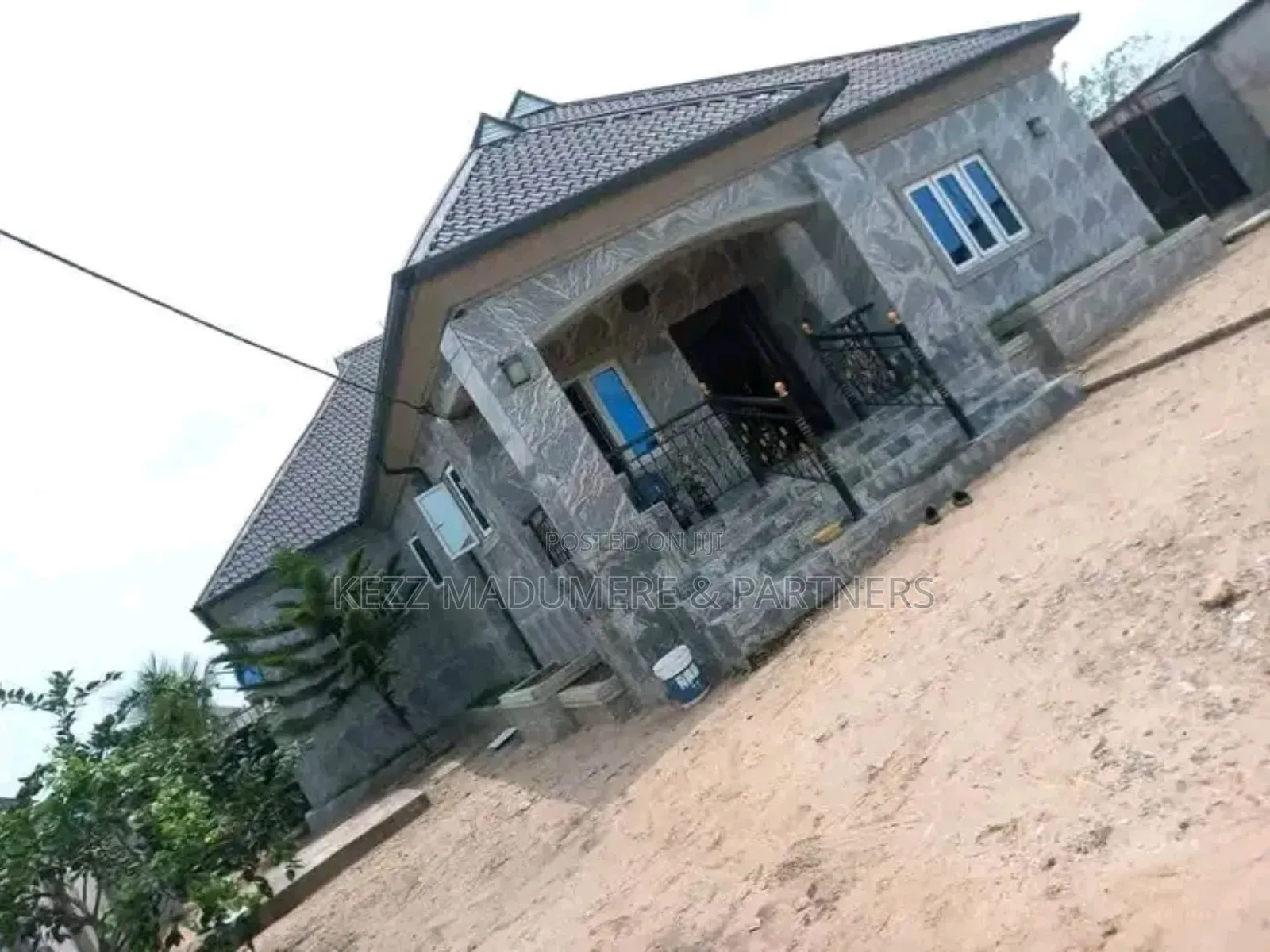 4bdrm Bungalow in Ekpri , Nsukara, Off for sale in Uyo