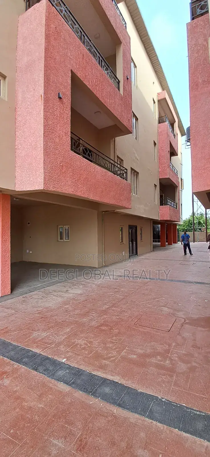 3bdrm Block of Flats in Monastery Road, Sangotedo for sale in Sangotedo