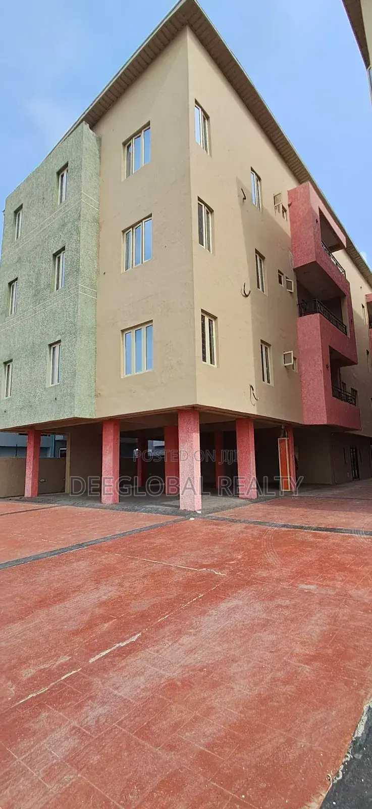 3bdrm Block of Flats in Monastery Road, Sangotedo for sale in Sangotedo
