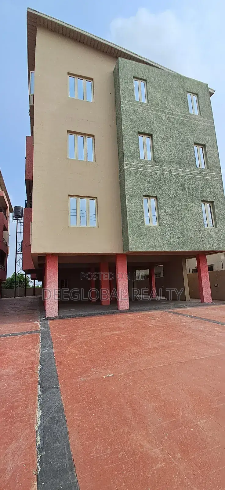 3bdrm Block of Flats in Monastery Road, Sangotedo for sale in Sangotedo