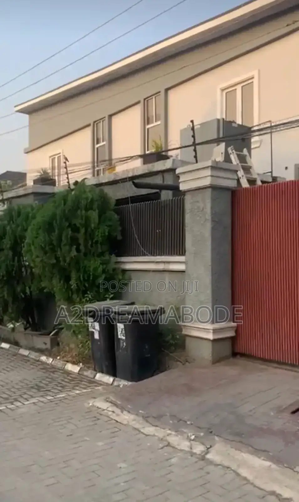 4bdrm Duplex in Millennium, Millenuim/UPS for sale in Millenuim/UPS