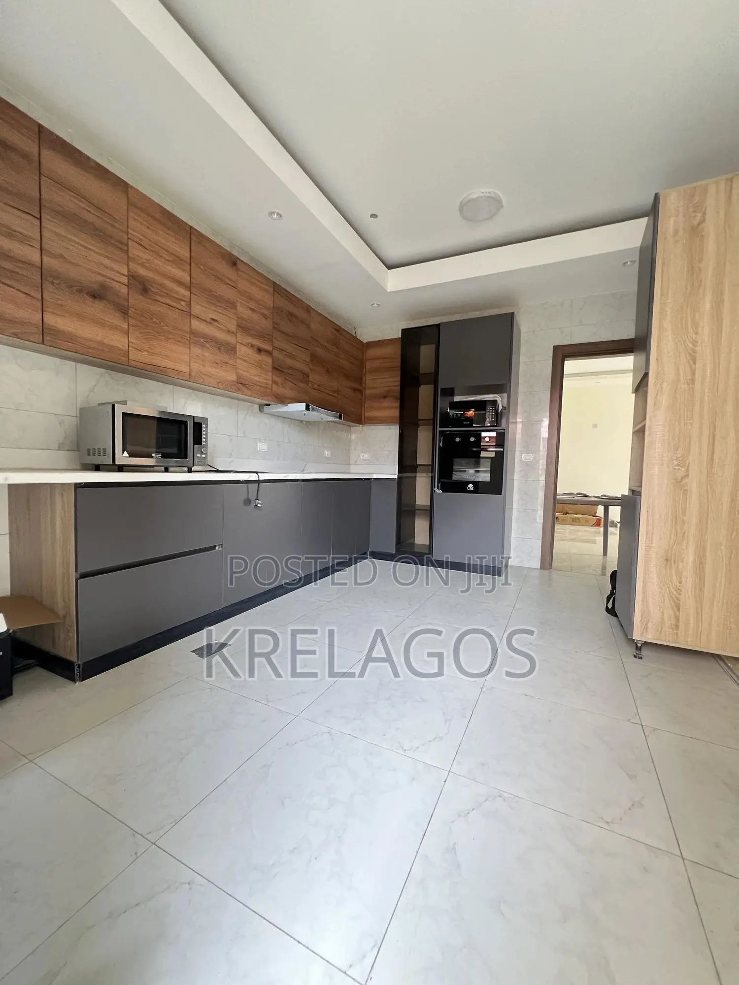 2bdrm Apartment in Akin Adesola for sale in Akin Adesola