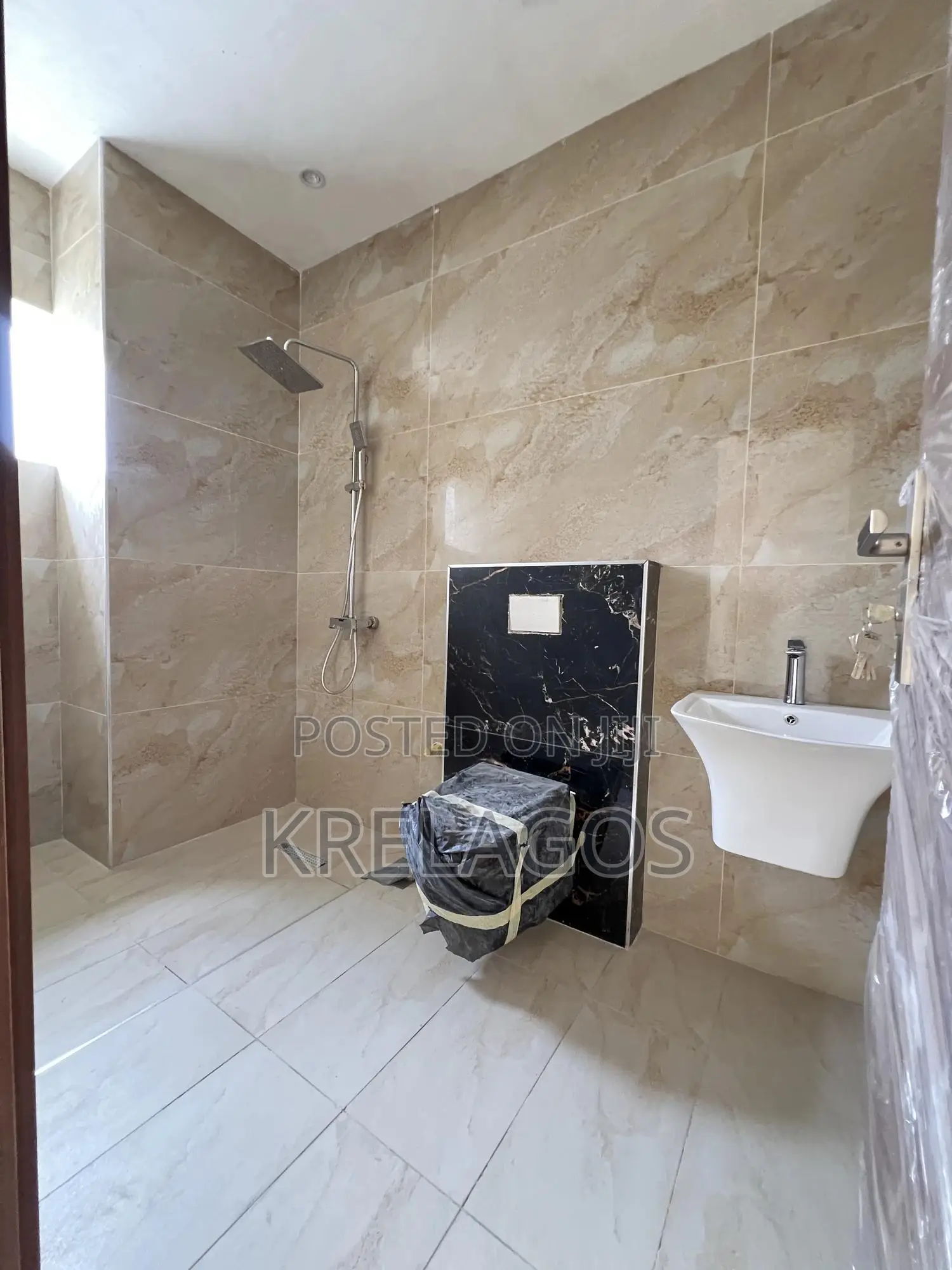 2bdrm Apartment in Akin Adesola for sale in Akin Adesola