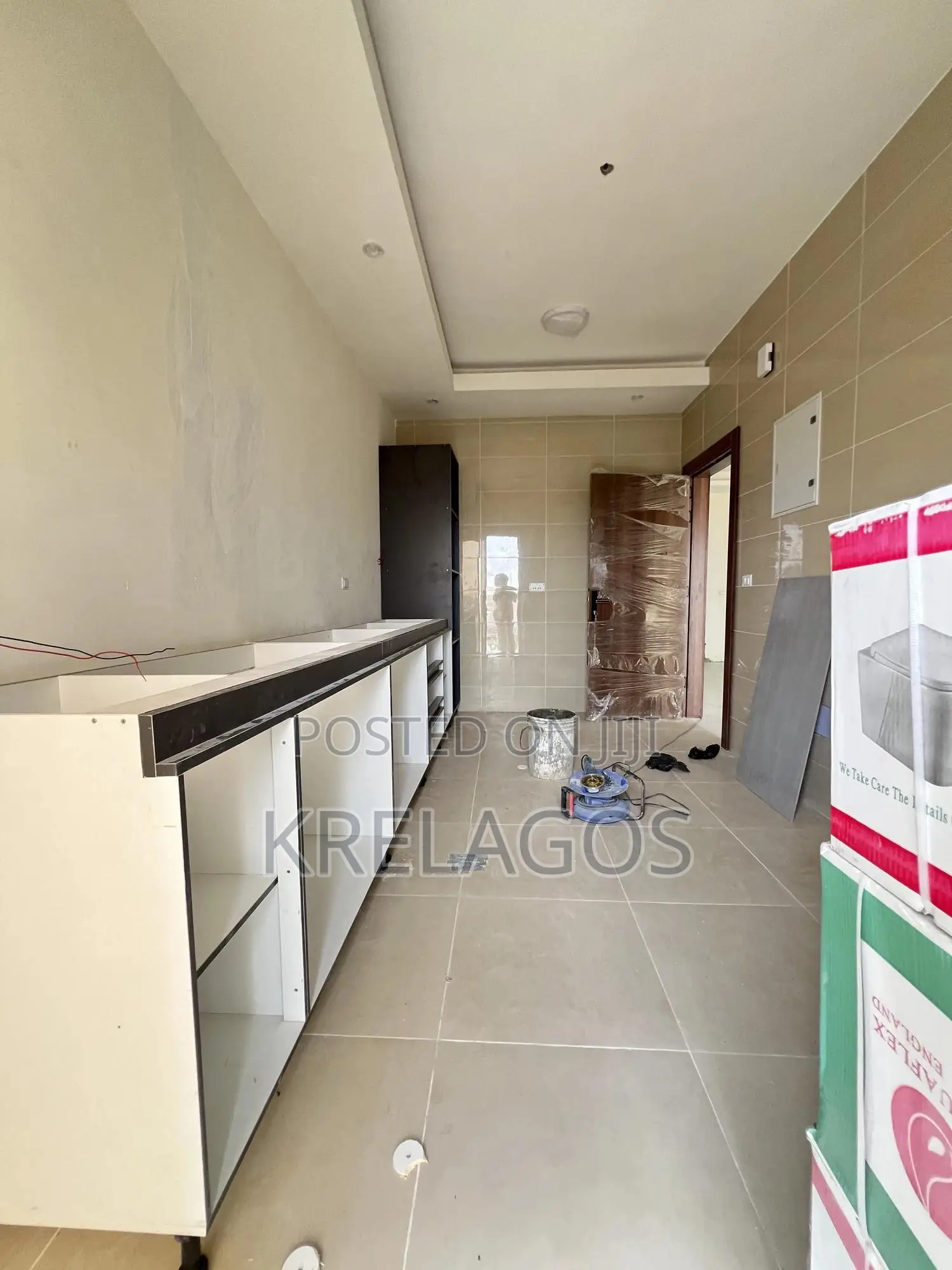 3bdrm Apartment in Akin Adesola for sale in Akin Adesola
