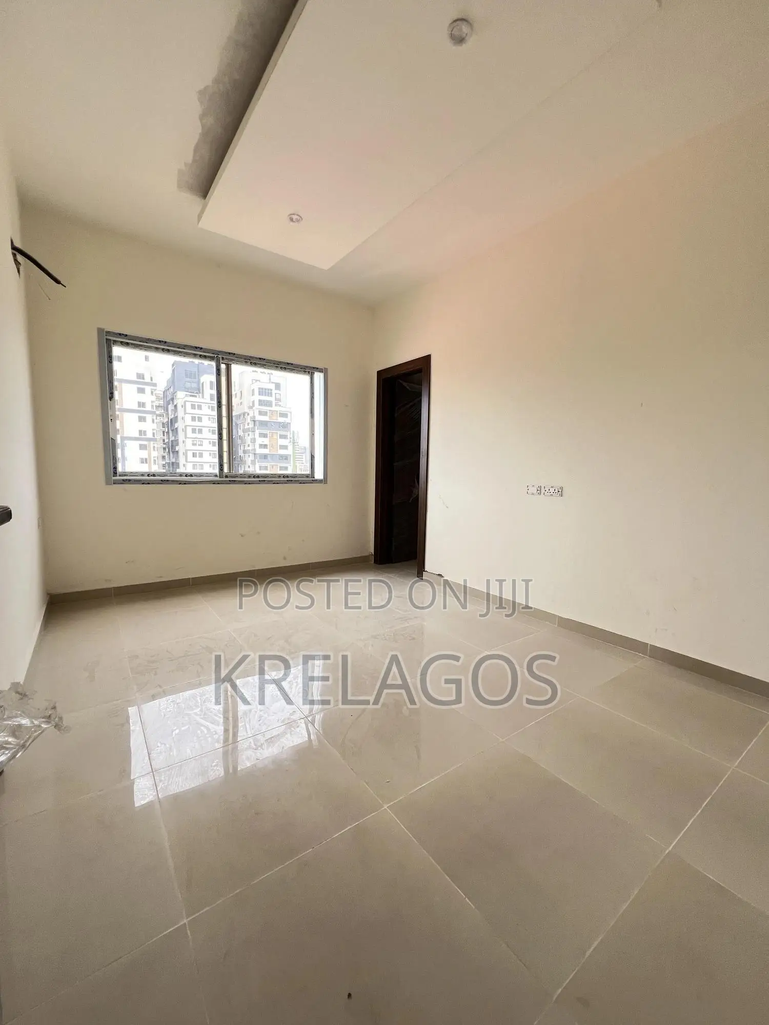3bdrm Apartment in Akin Adesola for sale in Akin Adesola