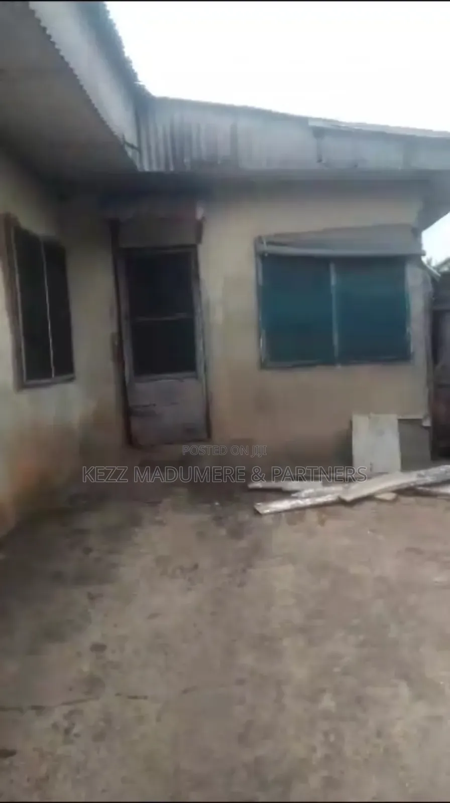 8bdrm Bungalow in World Bank Estate, for sale in Umuahia