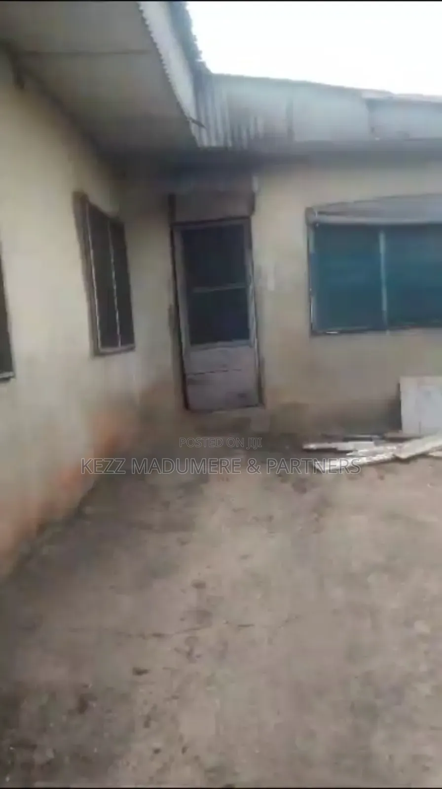 8bdrm Bungalow in World Bank Estate, for sale in Umuahia