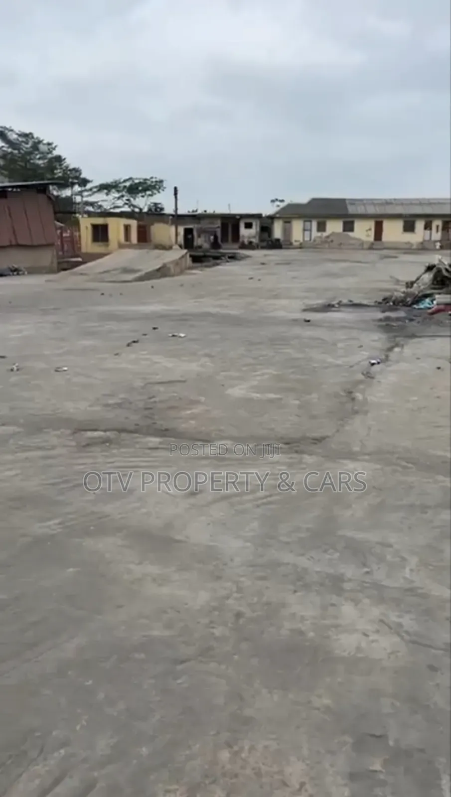 3 Bay Warehouses Fenced Gated Offices Staff Quarter in Ayetoro