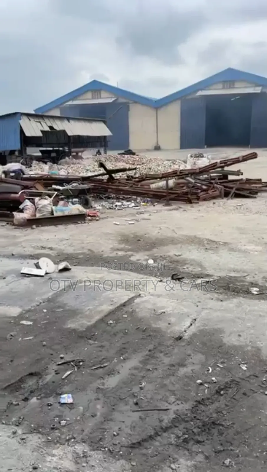 3 Bay Warehouses Fenced Gated Offices Staff Quarter in Ayetoro