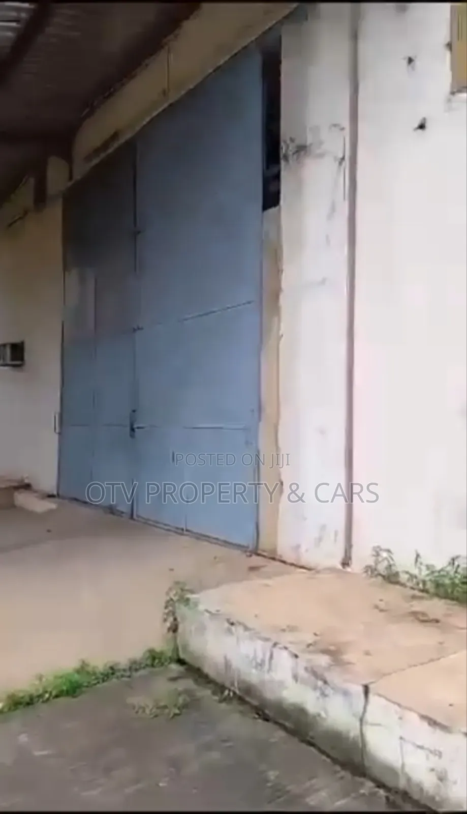 For Sale 5 Bay Warehouse With 4 Nos of 3 Bedrooms Duplex in Sagamu