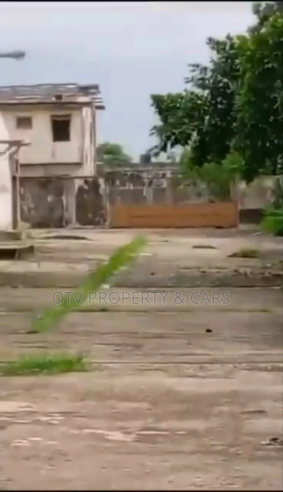 For Sale 5 Bay Warehouse With 4 Nos of 3 Bedrooms Duplex in Sagamu