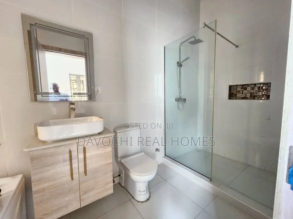 4bdrm Duplex in County Estate, Ikota for sale in Ikota