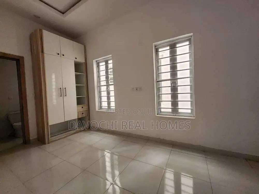 4bdrm Duplex in County Estate, Ikota for sale in Ikota