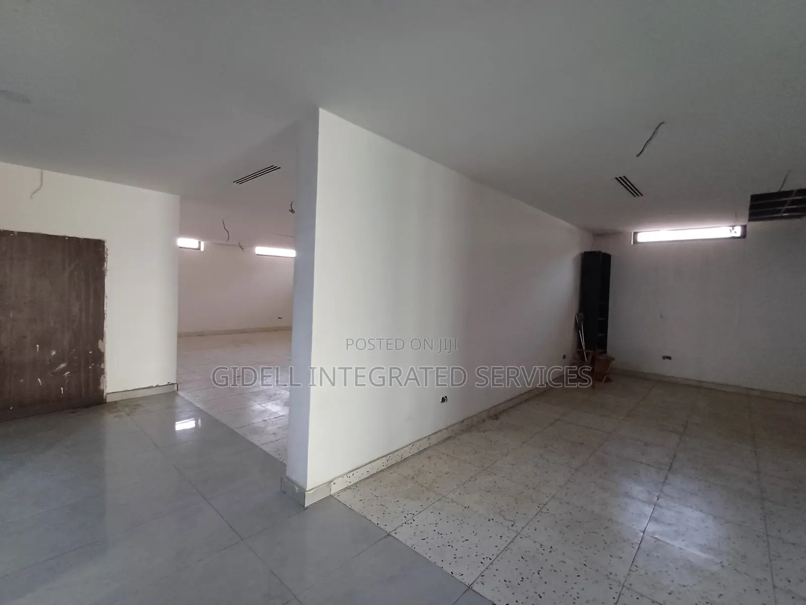 123sqm Shop / Office Space on the Second Floor in Wuse 2
