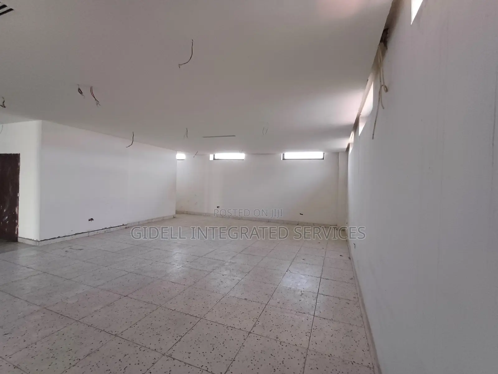 123sqm Shop / Office Space on the Second Floor in Wuse 2