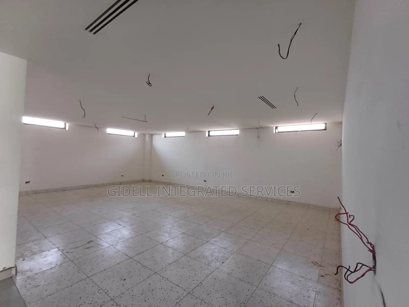 123sqm Shop / Office Space on the Second Floor in Wuse 2