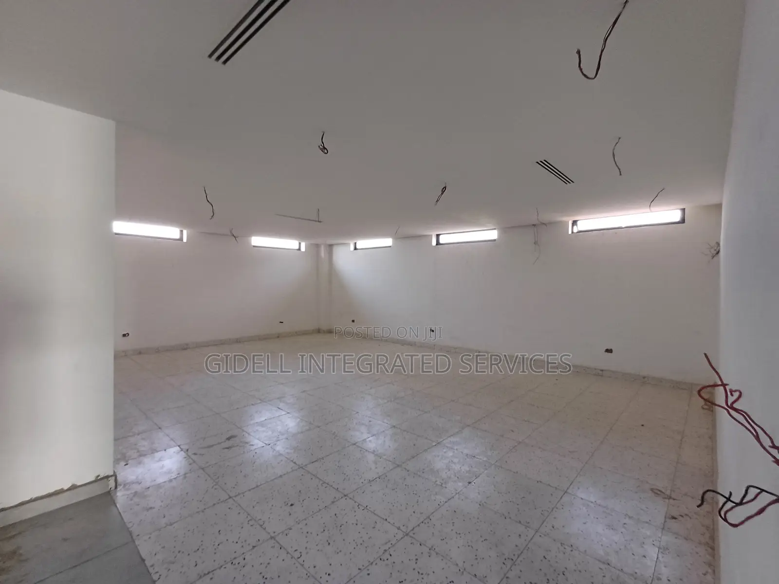 123sqm Shop / Office Space on the Second Floor in Wuse 2