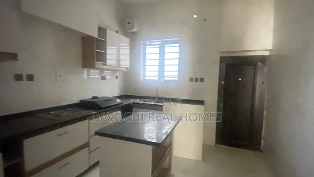 4bdrm Duplex in New Road, Chevron for sale in Chevron