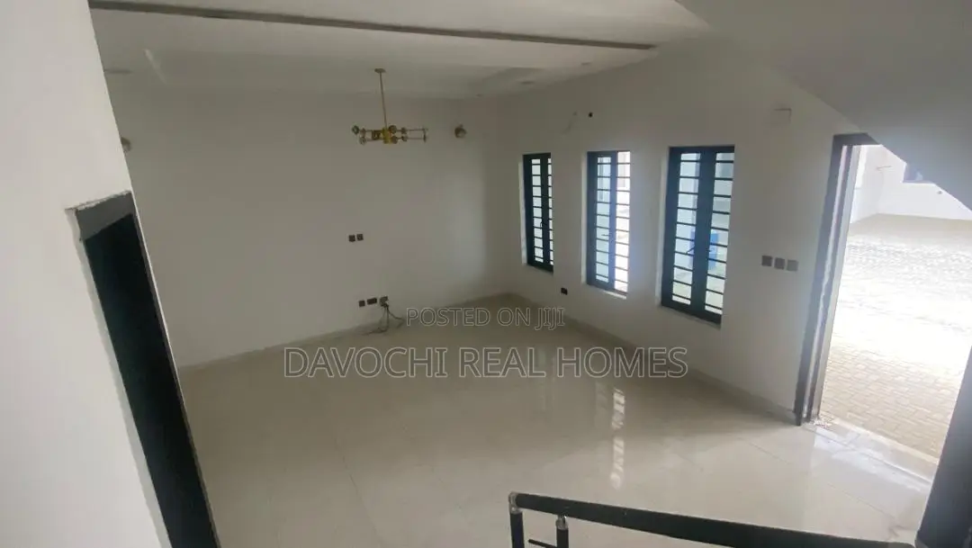 4bdrm Duplex in New Road, Chevron for sale in Chevron