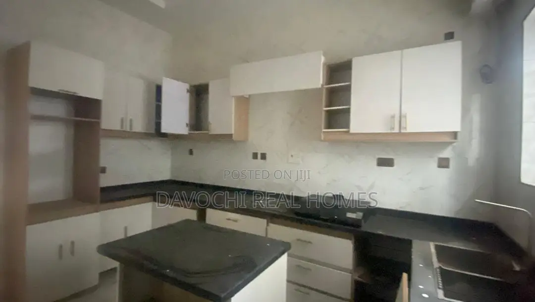 4bdrm Duplex in New Road, Chevron for sale in Chevron
