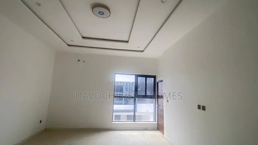 4bdrm Duplex in New Road, Chevron for sale in Chevron