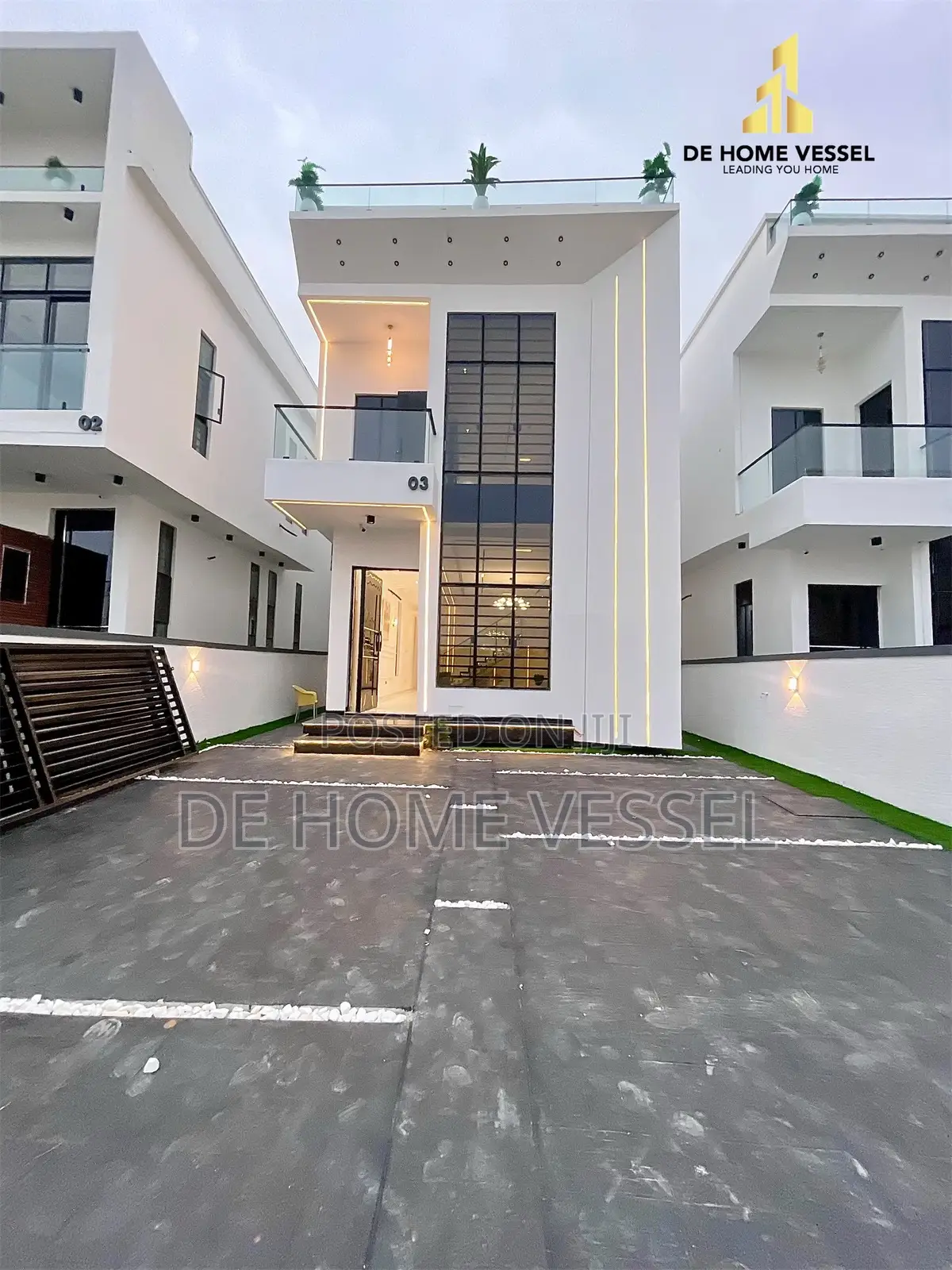5bdrm Duplex in Chevron for sale in Chevron