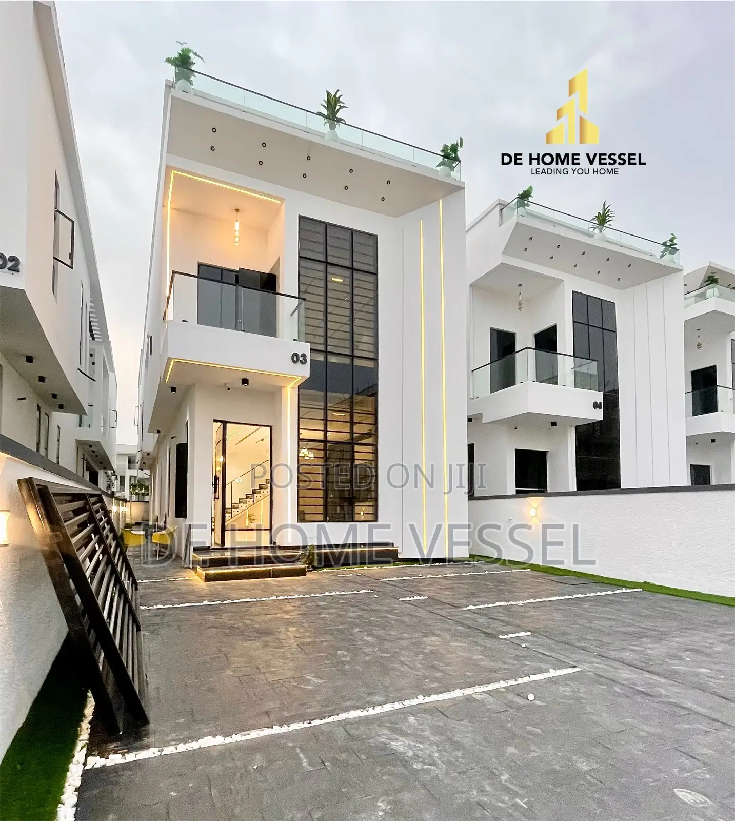 5bdrm Duplex in Chevron for sale in Chevron