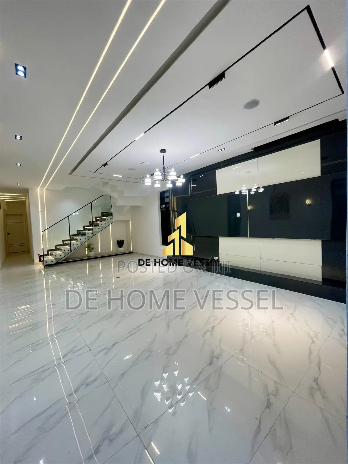 5bdrm Duplex in Chevron for sale in Chevron