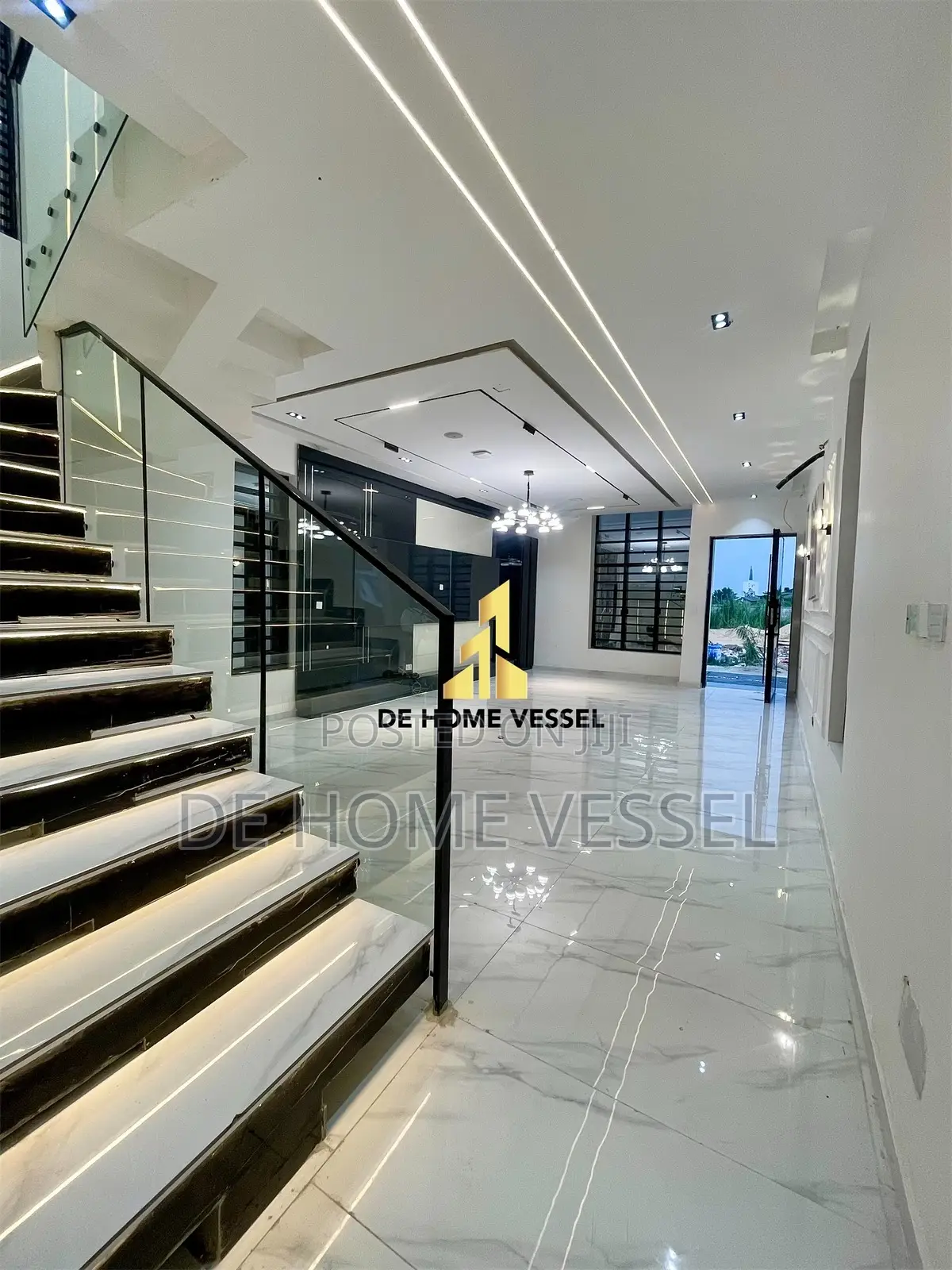 5bdrm Duplex in Chevron for sale in Chevron