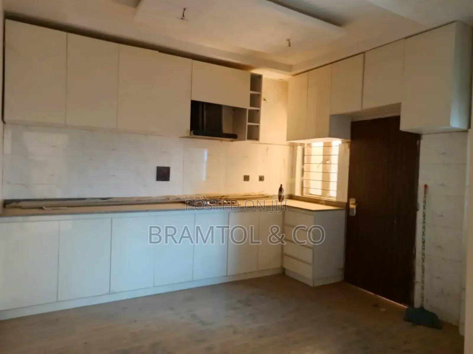 3bdrm Block Of Flats In Idu Industrial For Sale in Idu Industrial