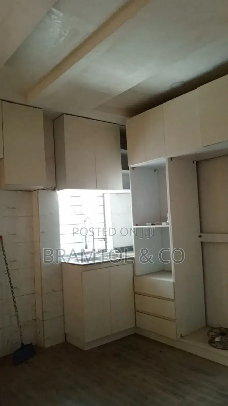 3bdrm Block Of Flats In Idu Industrial For Sale in Idu Industrial