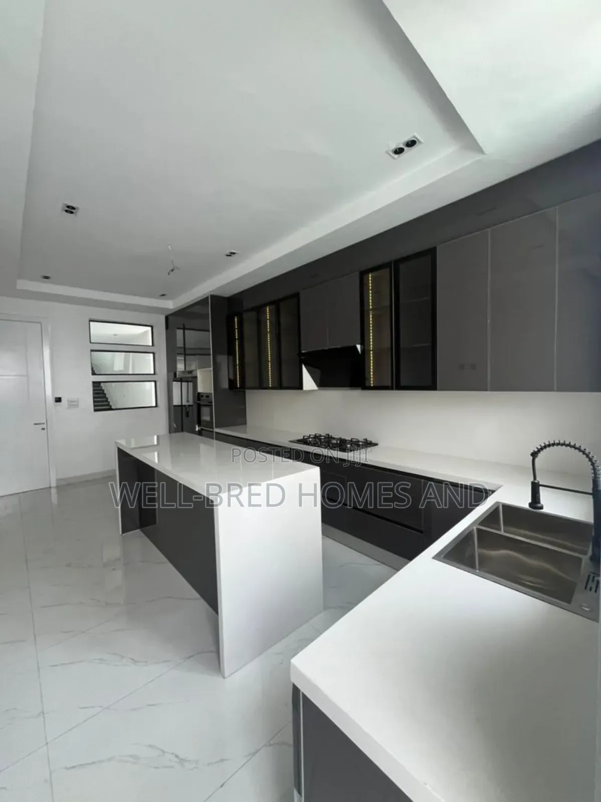 5bdrm Duplex in Lekky County Lekki for sale in Lekki