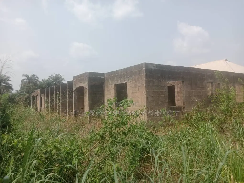 2bdrm Block of Flats in Breeders Estate, Akure for sale in Akure